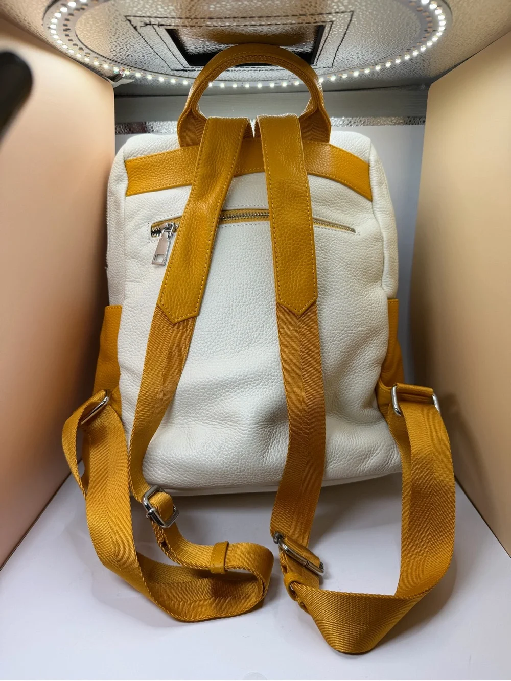 ALTOSY Large Soft Leather Backpack. Yellow and White.